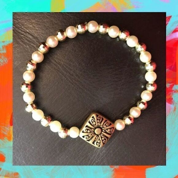 *30off3* NWOT. Set of 3 Beautiful Stretchy Bracelets - Picture 5 of 6